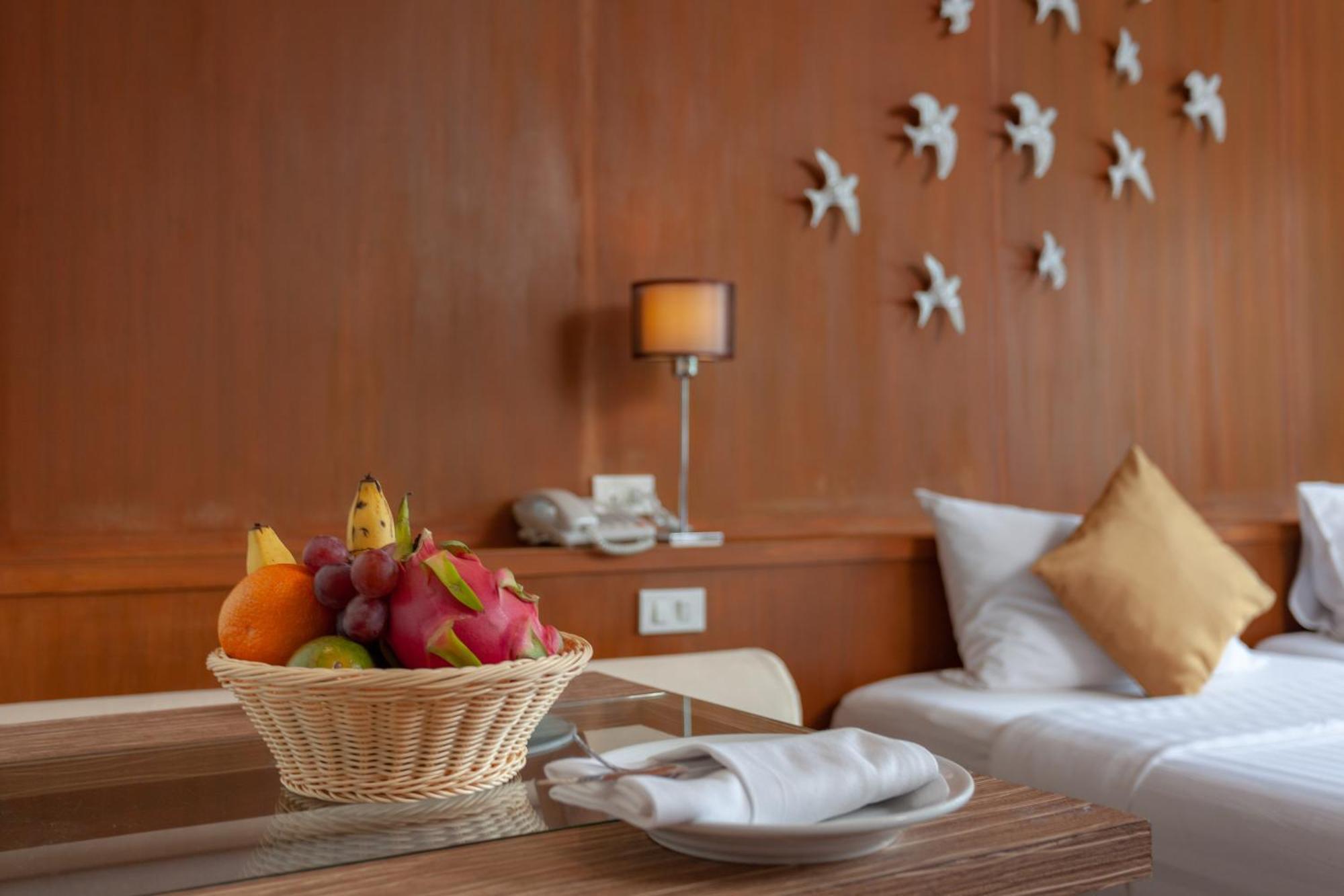 普吉岛-瓶庐海景度假酒店 Phuket Pl Seaview Resort Patong Bagian luar foto